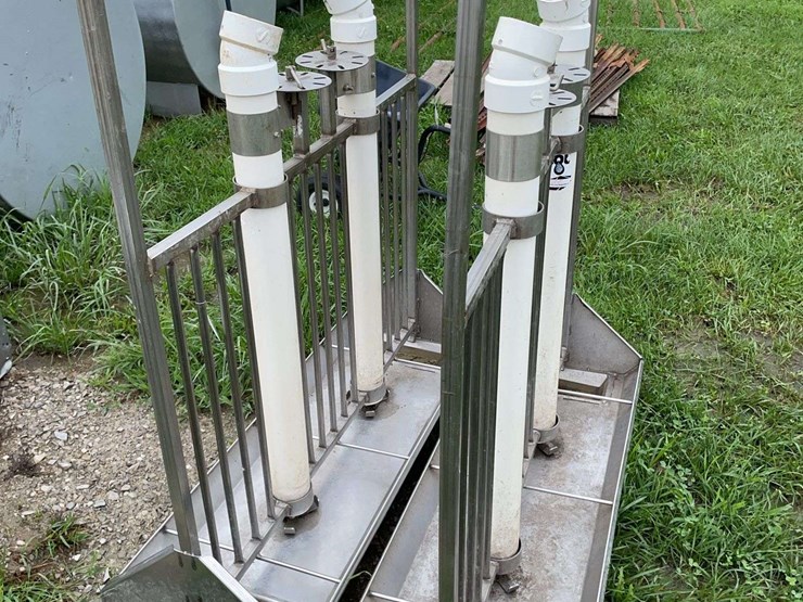 2-nursery-hog-feeders-with-pitch-fork-image-2