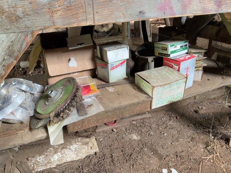 contents-of-work-bench,-miscellaneous-tools.-#276-image-3