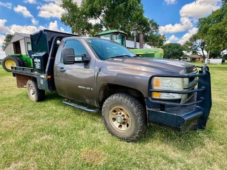 2008-chevrolet-3500hd-image-3