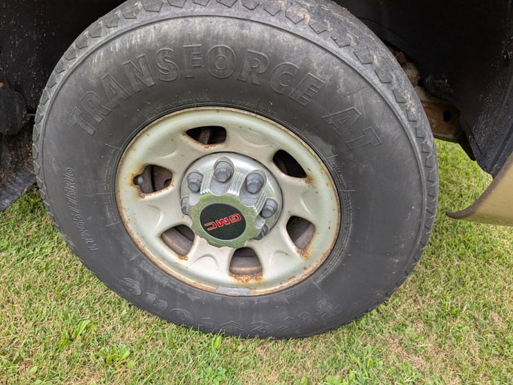 2004-gmc-3500-image-87