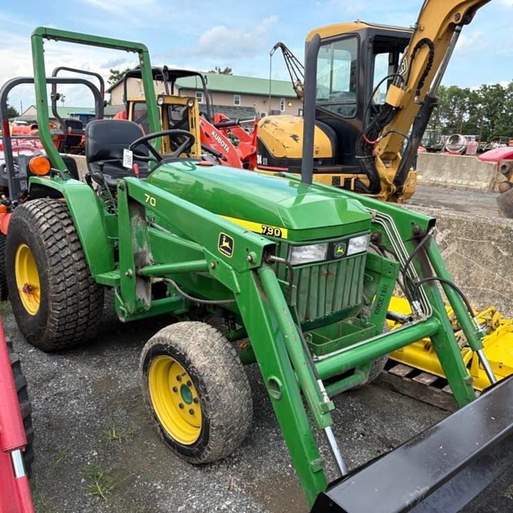 JOHN DEERE 790
