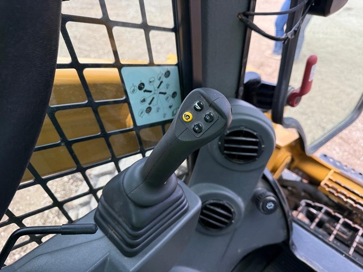 caterpillar-262d3-image-24