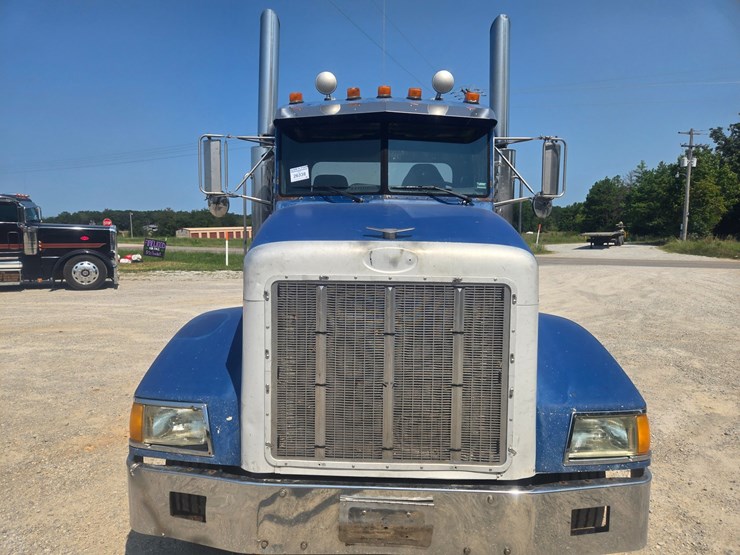 1999-peterbilt-385-image-25