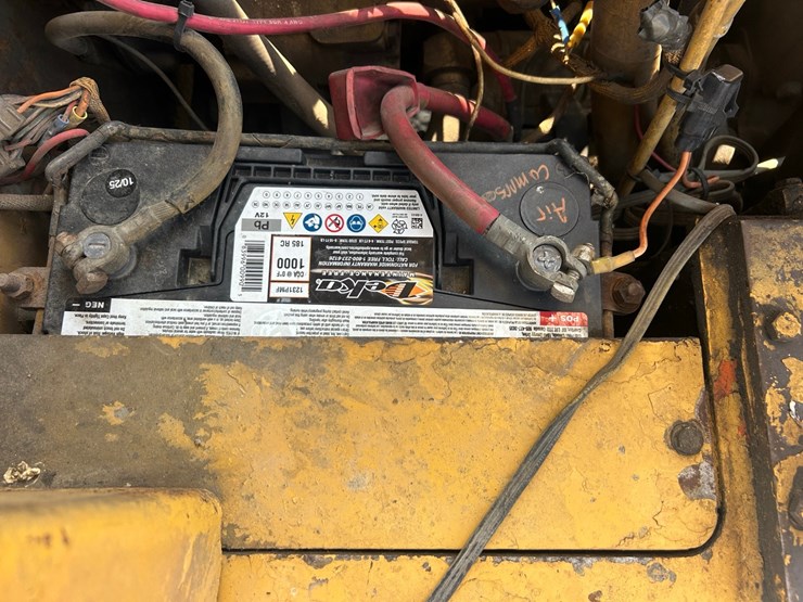cat-forklift-image-38