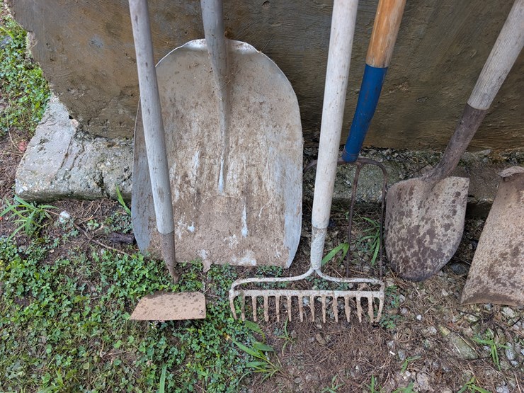 assortment-of-hand-tools.-#238-image-2