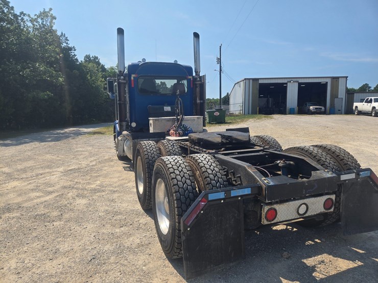 1999-peterbilt-385-image-12