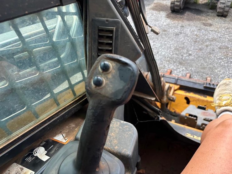 deere-328e-image-22