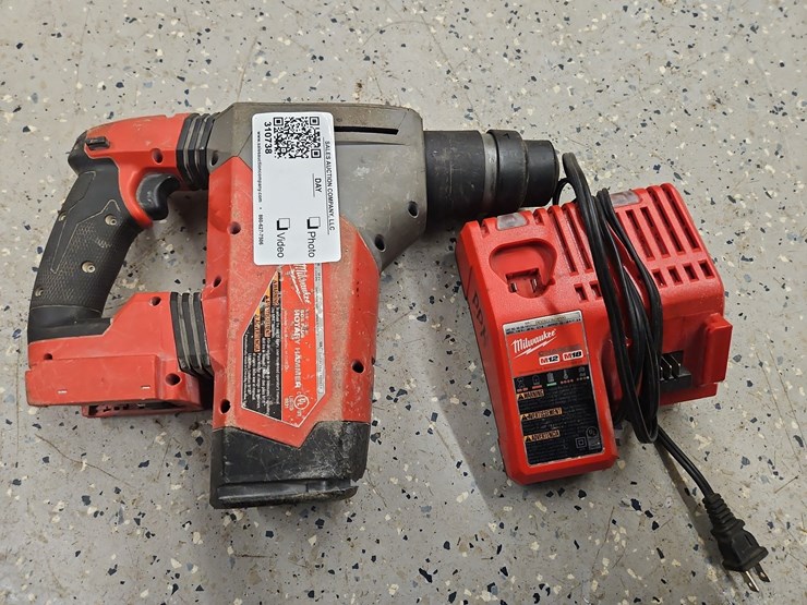 milwaukee-cordless-sds-plus-hammer-drill-image-2