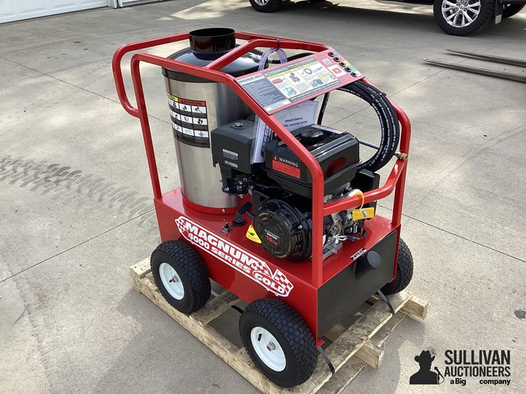 2026-magnum-4000-series-hot-water-pressure-washer-image-3