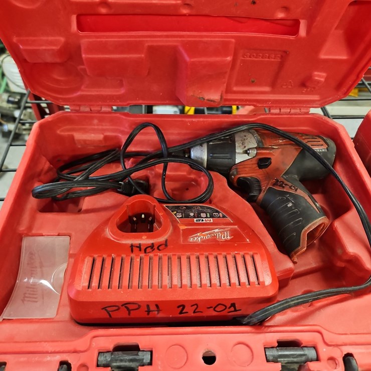 MILWAUKEE CORDLESS IMPACT DRIVER
