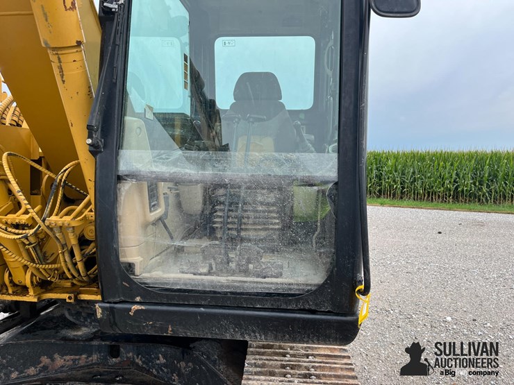 2004-caterpillar-311c-u-image-10