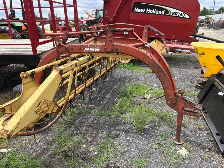 new-holland-256-image-2
