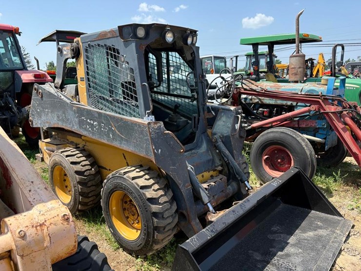 2018-deere-320g-image-1