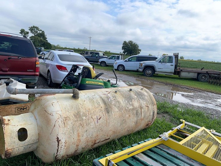 approx-250-gallon-propane-tank-image-1
