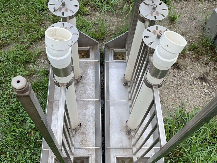 2-nursery-hog-feeders-with-pitch-fork-image-5