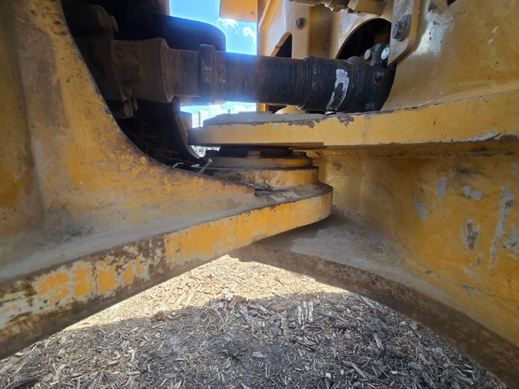 2015-caterpillar-525d-image-45