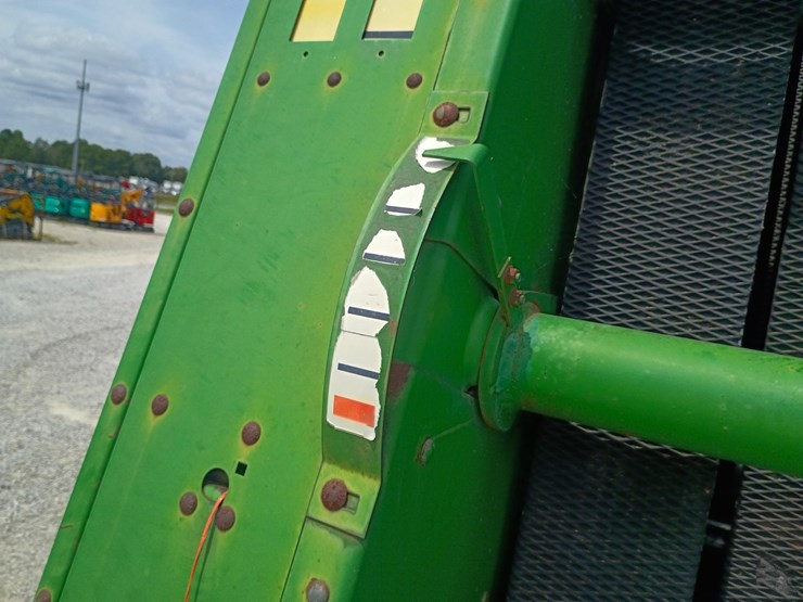 john-deere-335-image-19