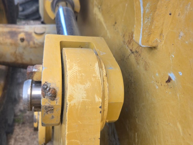 2015-caterpillar-525d-image-75