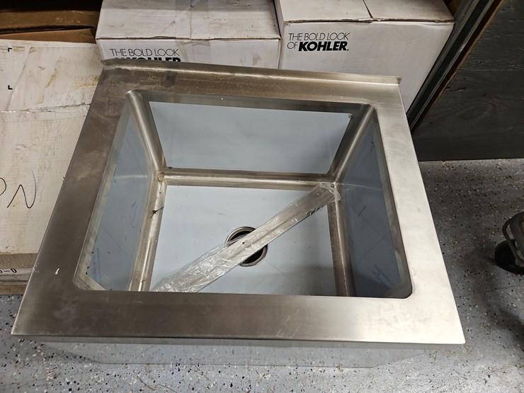 quantity-of-assorted-plumbing-supplies-image-5
