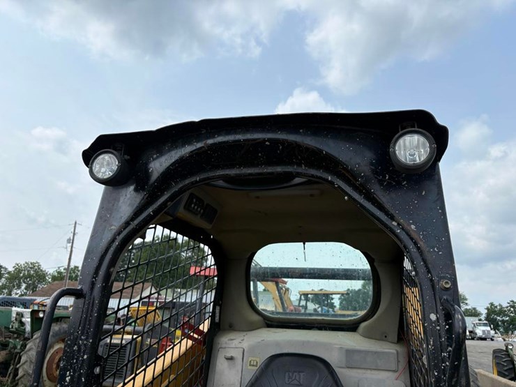2014-caterpillar-259d-image-9