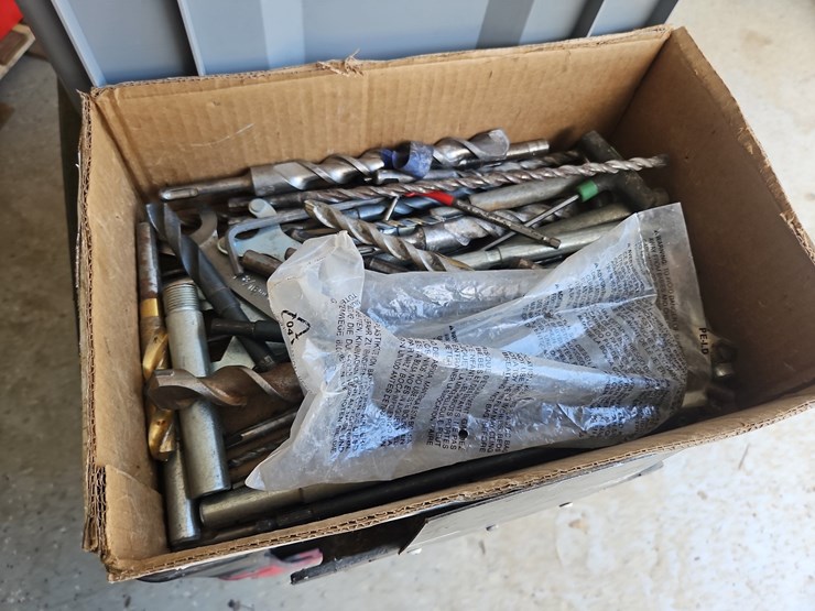 large-quantity-of-drill-bits-and-hole-saws-image-6