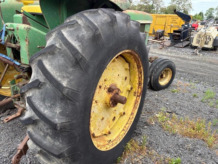 john-deere-4010-image-13