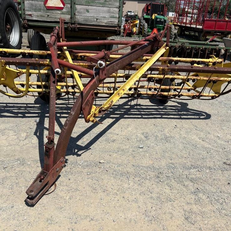 NEW HOLLAND 256