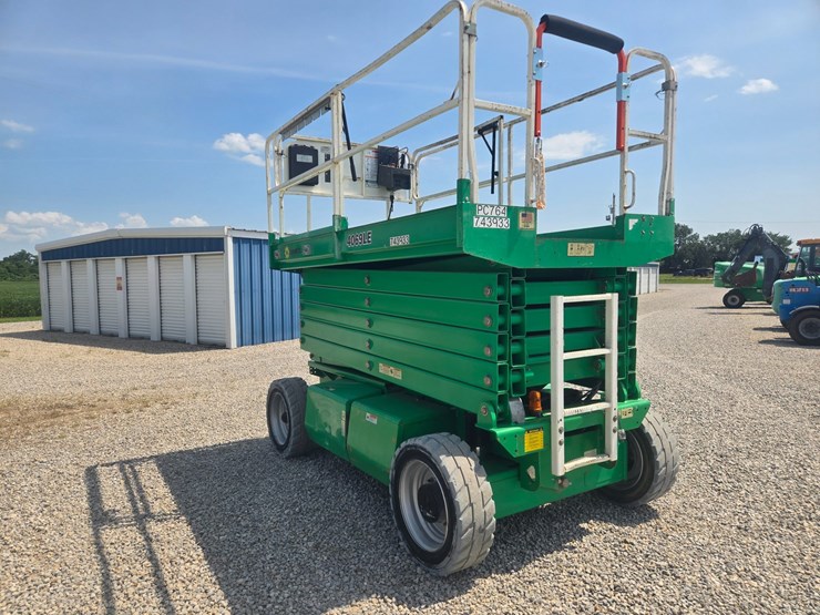 2015-jlg-4069le-image-13