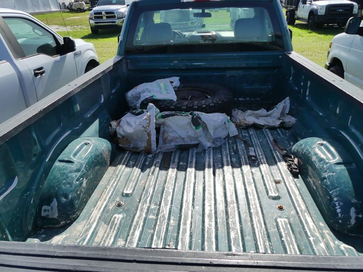 2019-ford-f150-xl-image-5