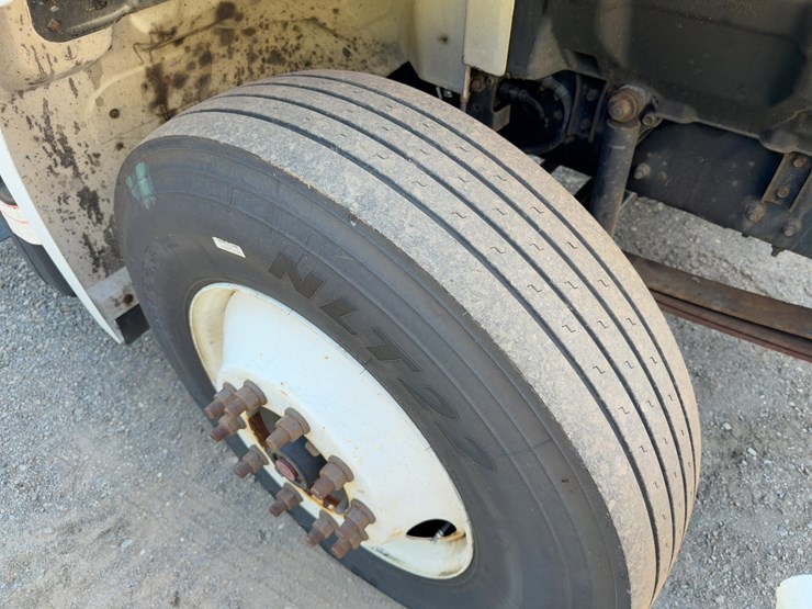 2019-hino-268-image-12