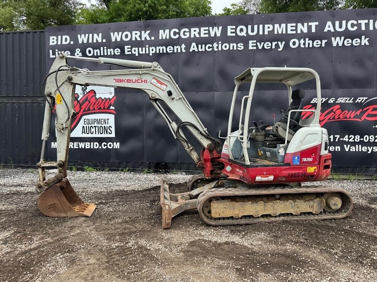 2016-takeuchi-tb260-image-3