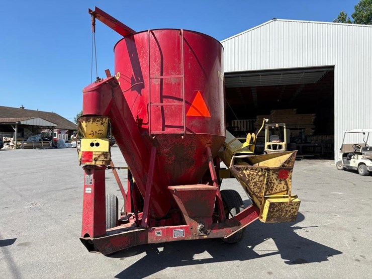 new-holland-353-image-4