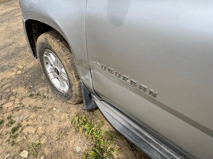 2015-chevrolet-suburban-image-10