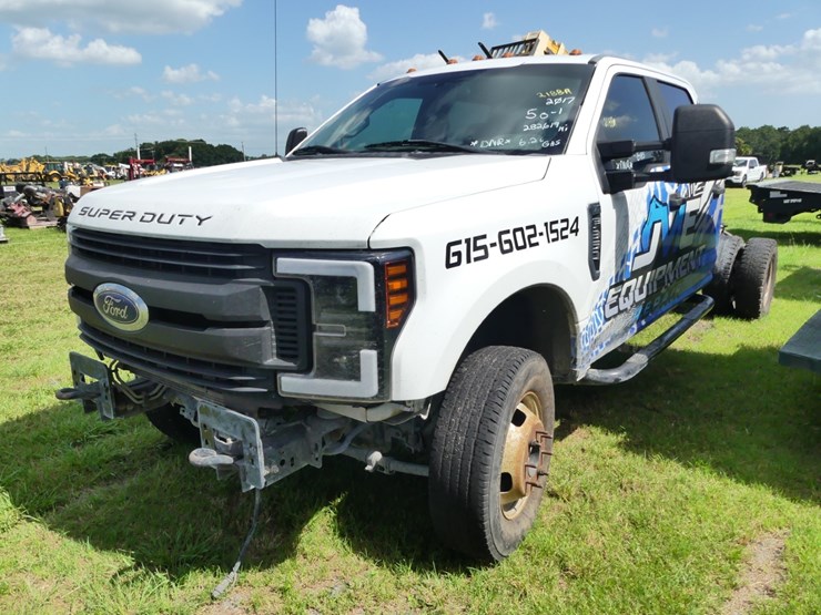 2017-ford-f350-xl-image-2