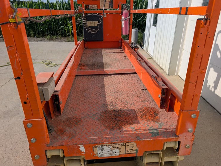 2016-jlg-1930es-image-11