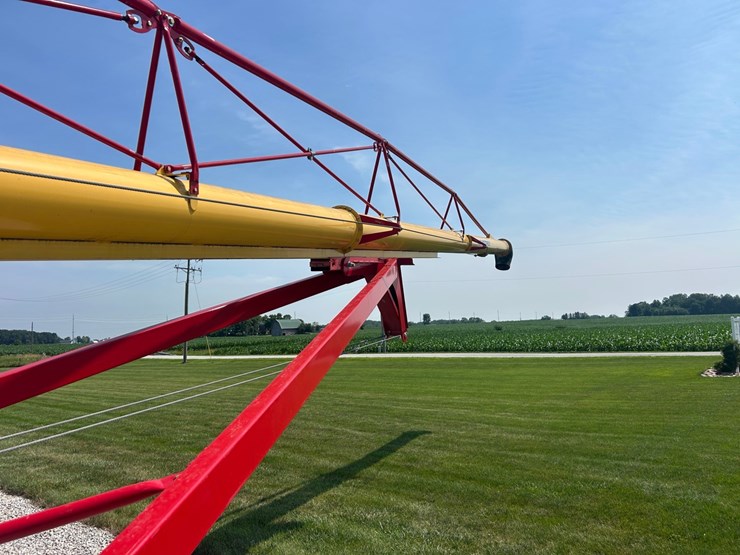2022-westfield-mkx2-13-84-swing-away-auger-image-24