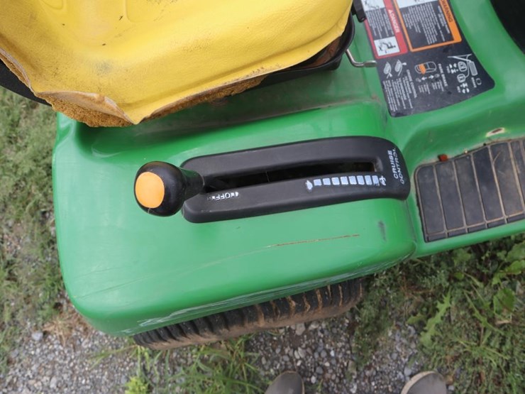 john-deere-18hp-riding-mower-image-17