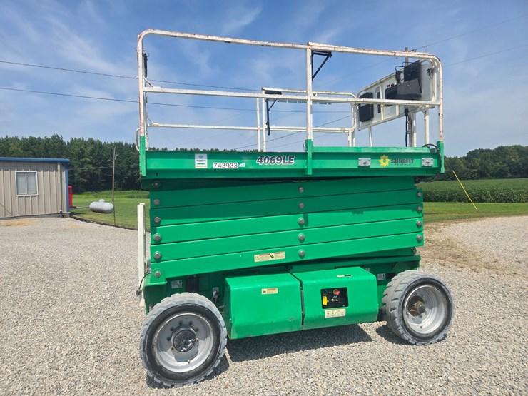 2015-jlg-4069le-image-3