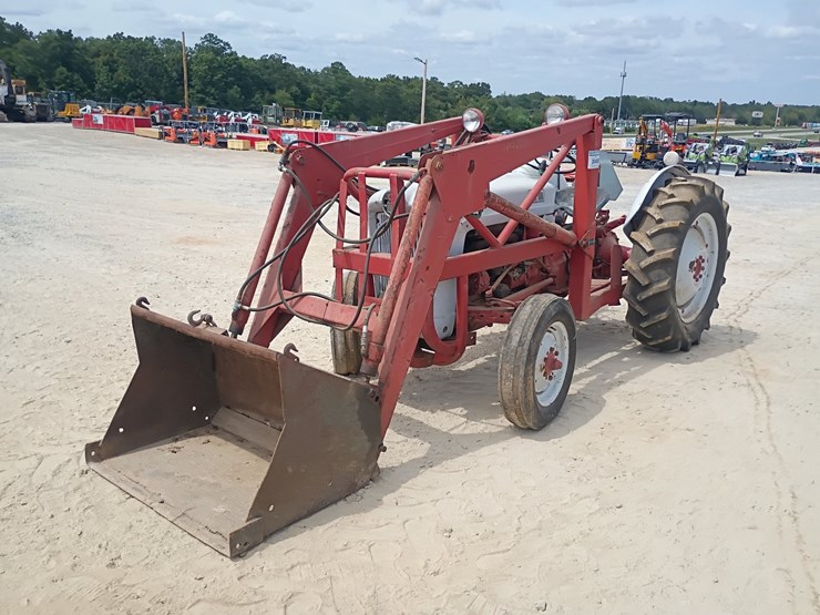 ford-tractor-image-1