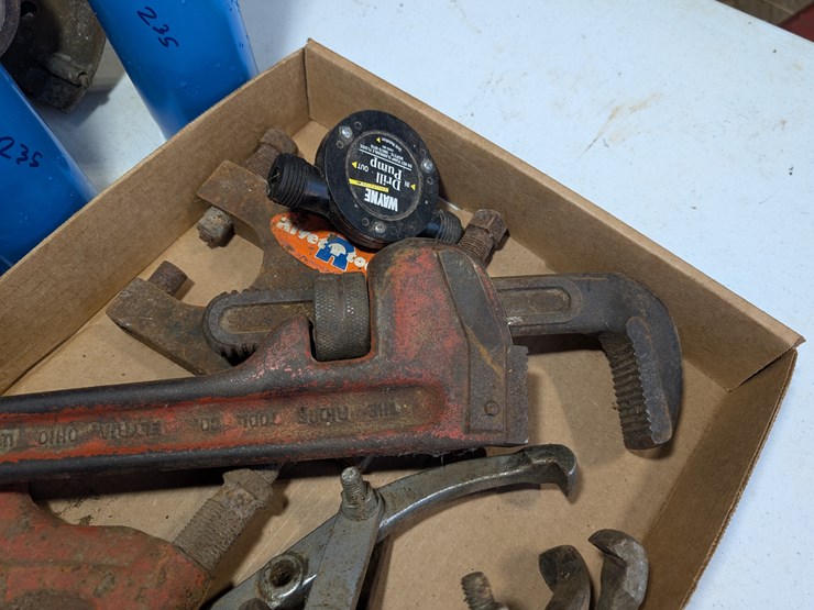 auto-darkening-welding-helmet,-bench-grinder,-bottle-jack,-torches,-gear-puller-&-misc.-#235-image-4
