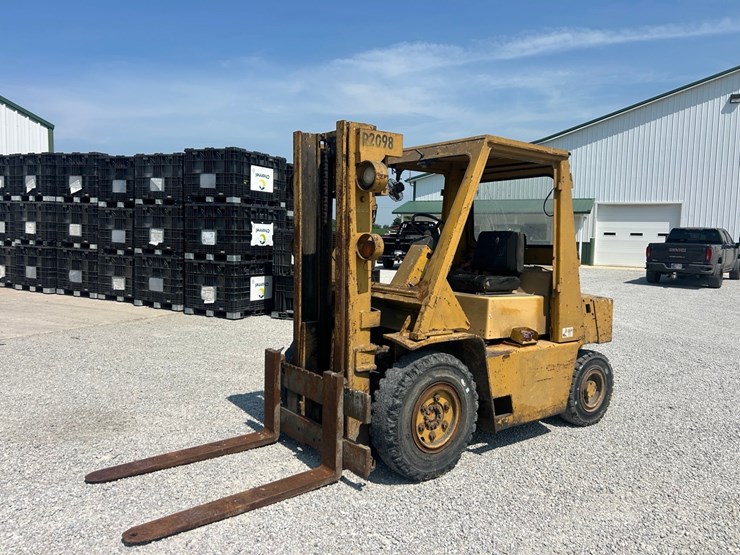 cat-forklift-image-9