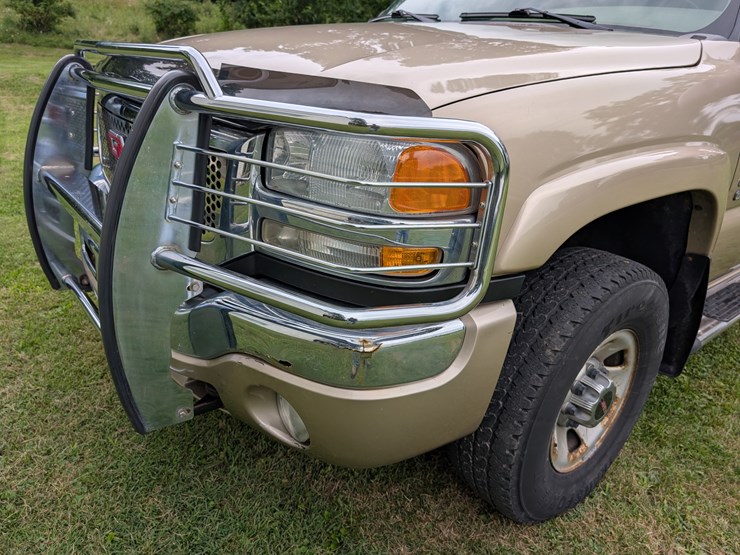 2004-gmc-3500-image-10
