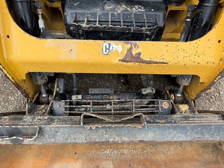 2023-caterpillar-226d-image-10