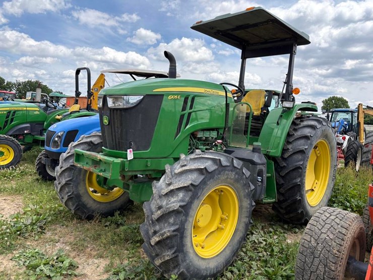 2020-john-deere-6105e-image-2
