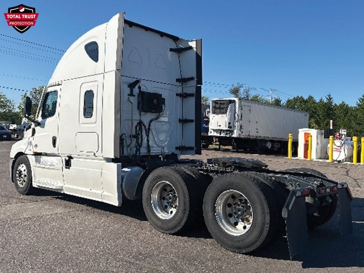 2022-freightliner-cascadia-126-image-2
