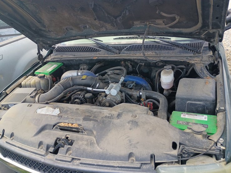 2001-chevrolet-silverado-3500-image-10