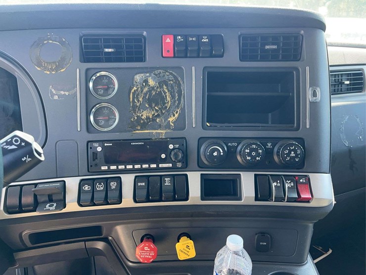2022-kenworth-t680-image-26