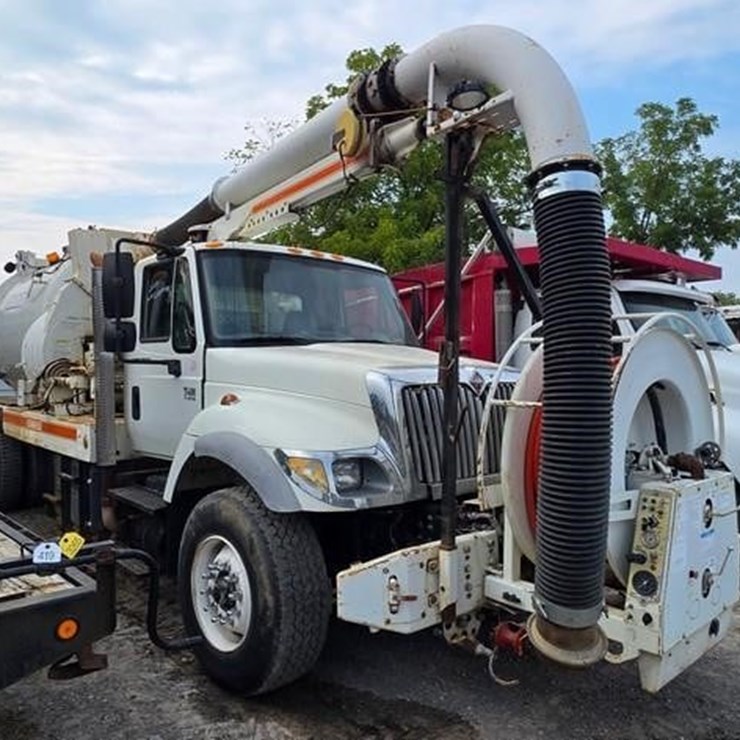 INTERNATIONAL 7400
