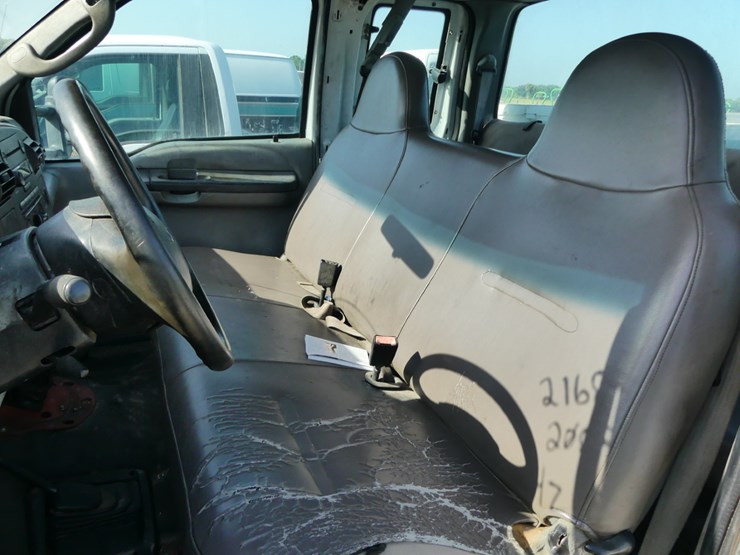 2005-ford-f550-xl-image-10