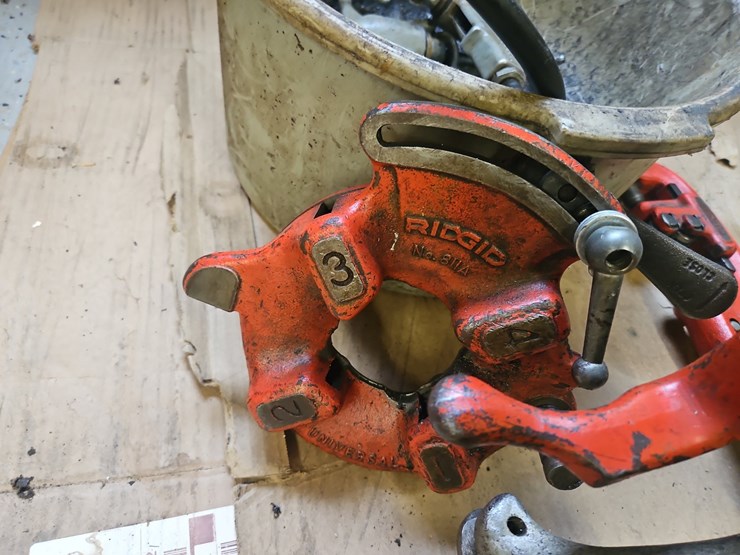 ridgid-pipe-threader-accessories-image-3